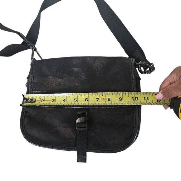 Lululemon crossbody - Picture 8 of 9